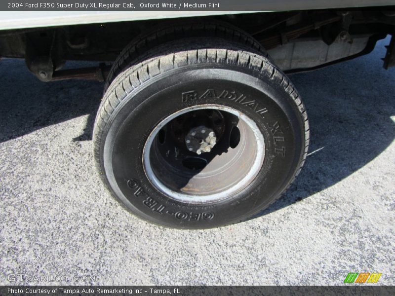 Oxford White / Medium Flint 2004 Ford F350 Super Duty XL Regular Cab