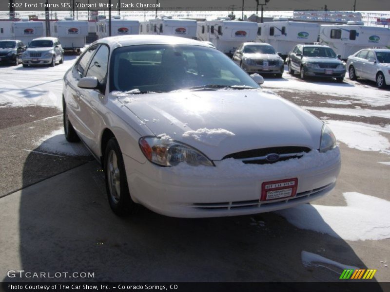Vibrant White / Dark Charcoal 2002 Ford Taurus SES