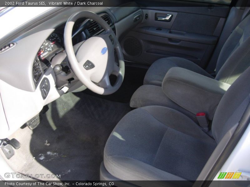 Vibrant White / Dark Charcoal 2002 Ford Taurus SES