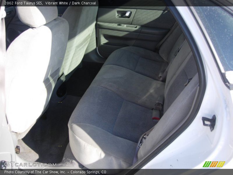 Vibrant White / Dark Charcoal 2002 Ford Taurus SES