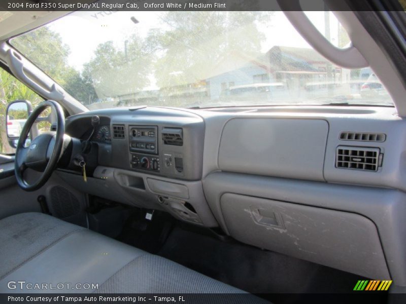 Dashboard of 2004 F350 Super Duty XL Regular Cab