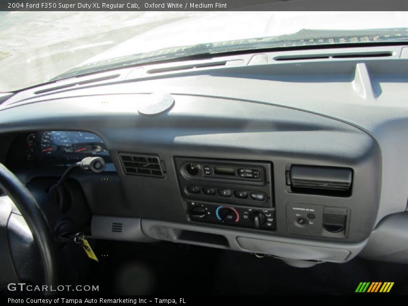 Oxford White / Medium Flint 2004 Ford F350 Super Duty XL Regular Cab