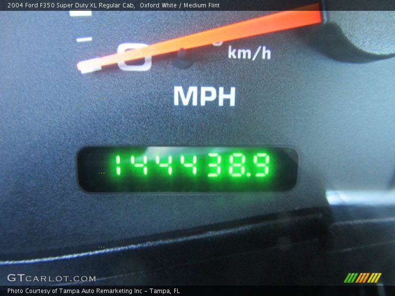 Oxford White / Medium Flint 2004 Ford F350 Super Duty XL Regular Cab