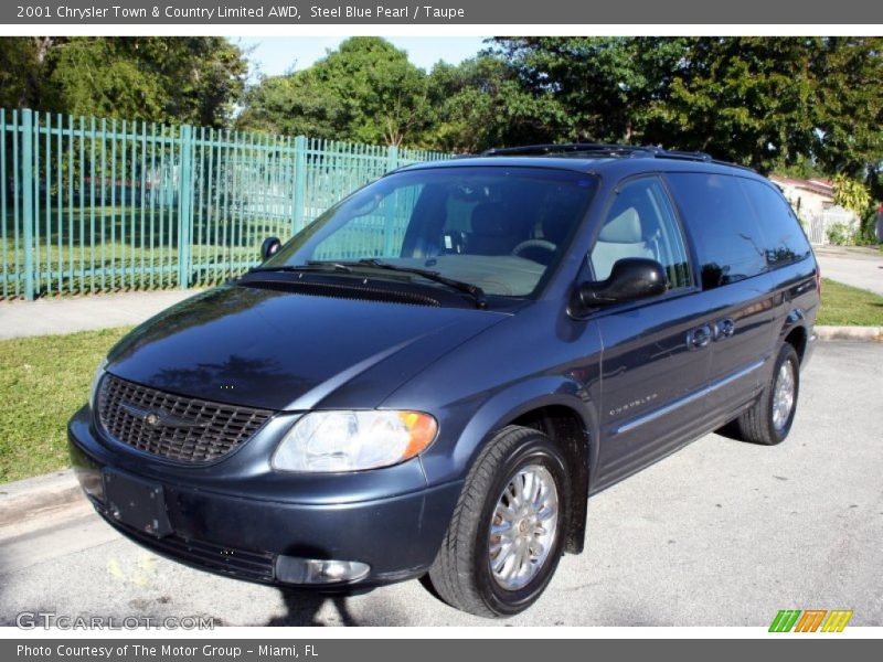 Front 3/4 View of 2001 Town & Country Limited AWD