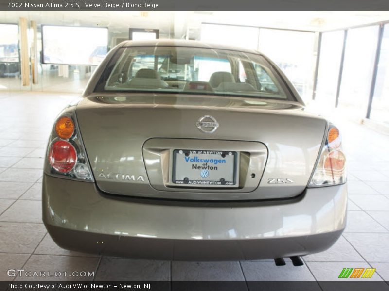 Velvet Beige / Blond Beige 2002 Nissan Altima 2.5 S