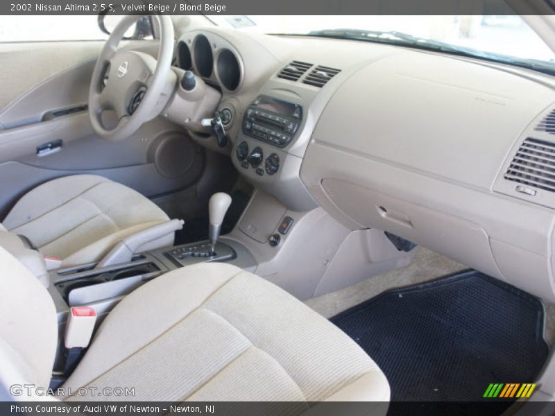 Velvet Beige / Blond Beige 2002 Nissan Altima 2.5 S
