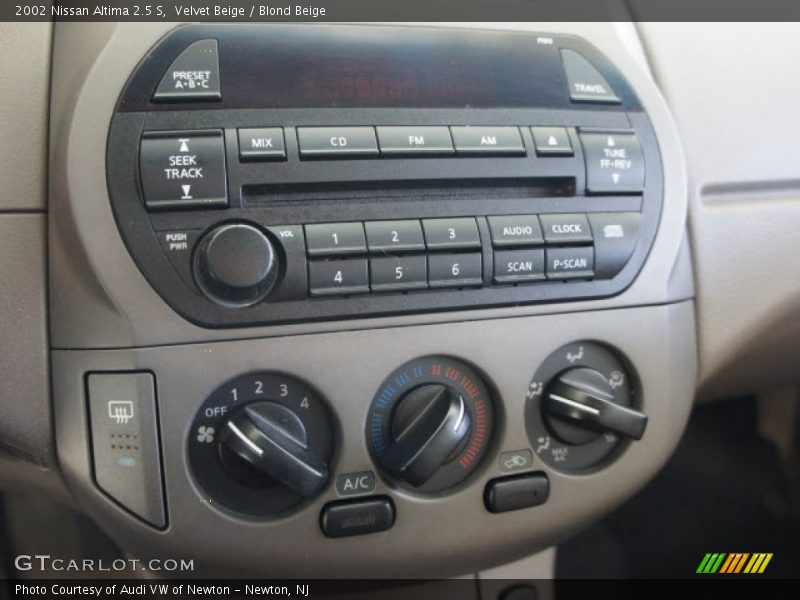 Velvet Beige / Blond Beige 2002 Nissan Altima 2.5 S