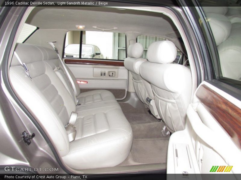 Light Sandrift Metallic / Beige 1996 Cadillac DeVille Sedan