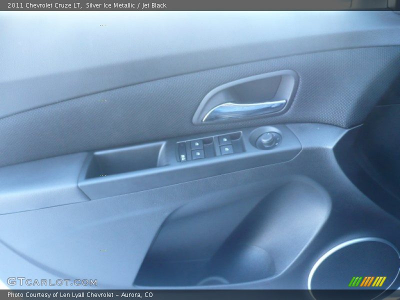 Silver Ice Metallic / Jet Black 2011 Chevrolet Cruze LT