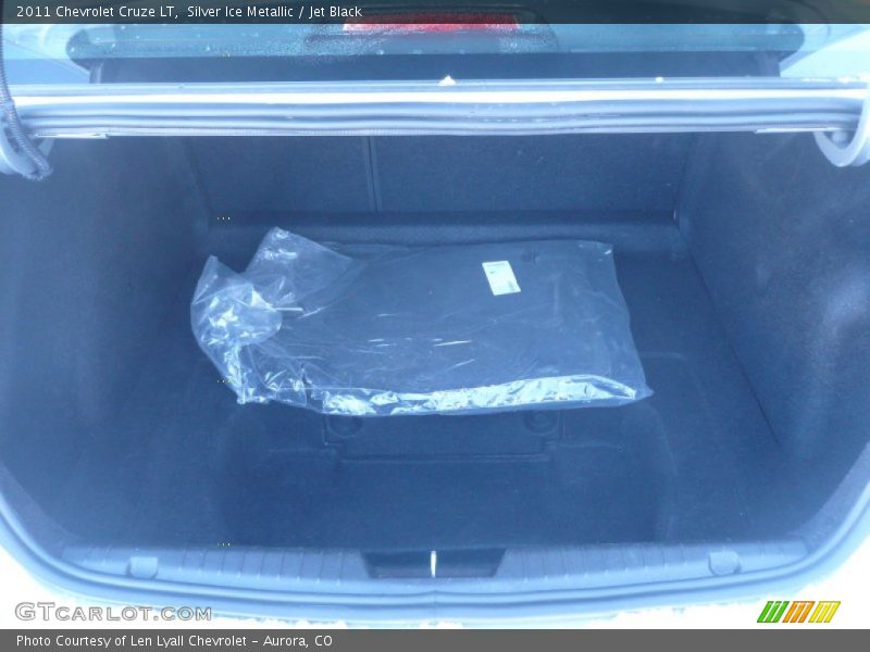 Silver Ice Metallic / Jet Black 2011 Chevrolet Cruze LT