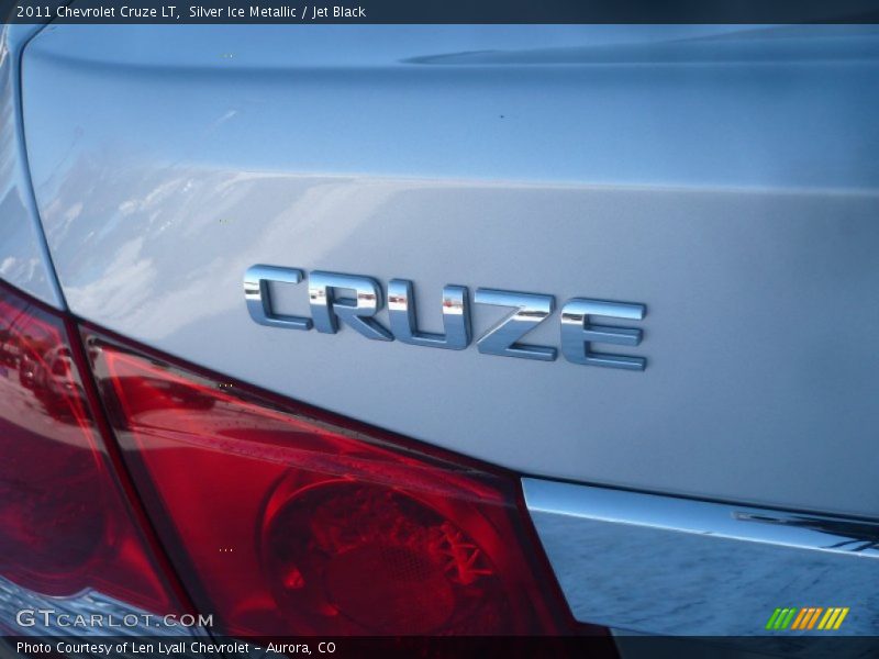 Silver Ice Metallic / Jet Black 2011 Chevrolet Cruze LT