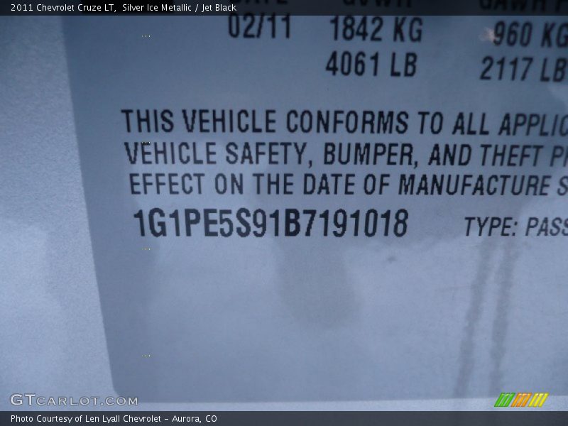 Silver Ice Metallic / Jet Black 2011 Chevrolet Cruze LT