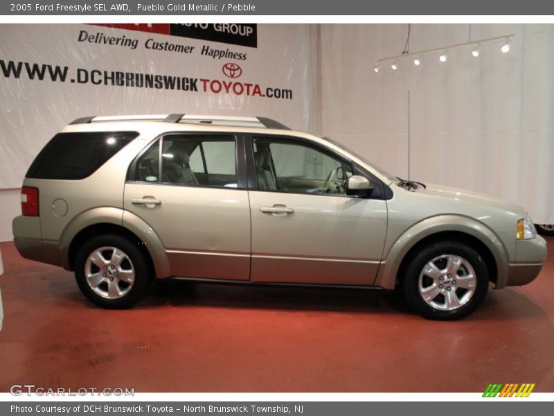 Pueblo Gold Metallic / Pebble 2005 Ford Freestyle SEL AWD