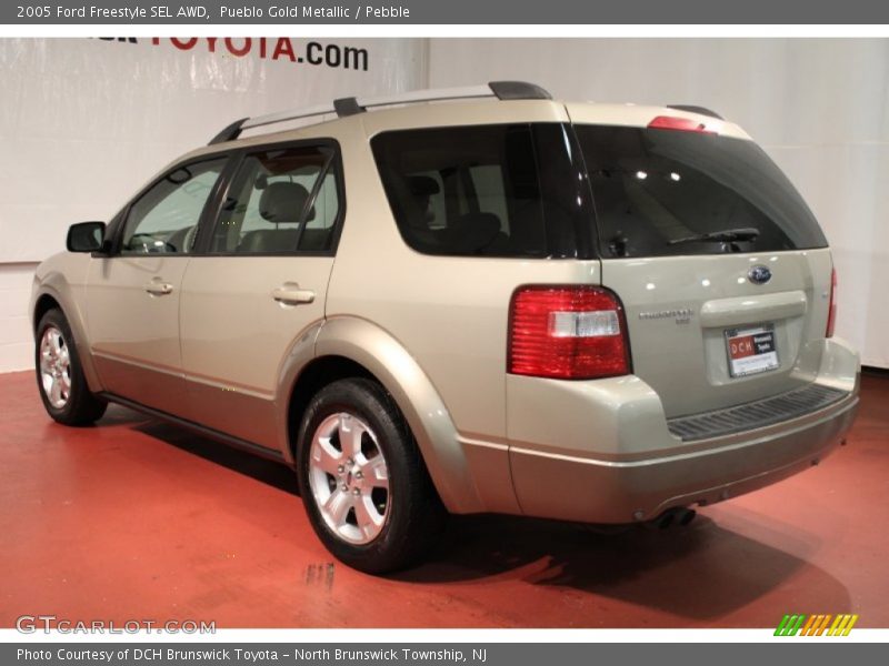 Pueblo Gold Metallic / Pebble 2005 Ford Freestyle SEL AWD