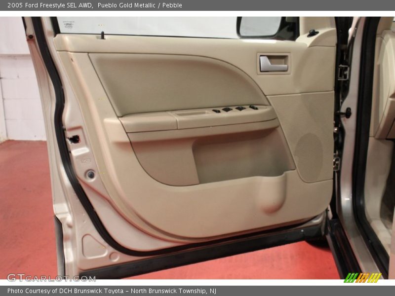 Pueblo Gold Metallic / Pebble 2005 Ford Freestyle SEL AWD