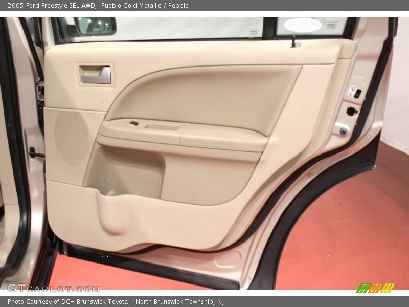 Pueblo Gold Metallic / Pebble 2005 Ford Freestyle SEL AWD
