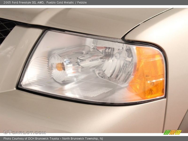 Pueblo Gold Metallic / Pebble 2005 Ford Freestyle SEL AWD