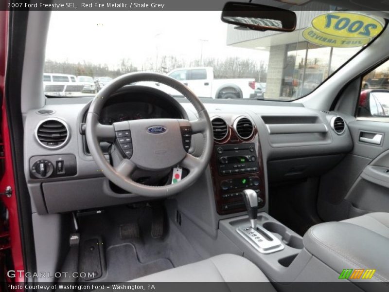 Dashboard of 2007 Freestyle SEL
