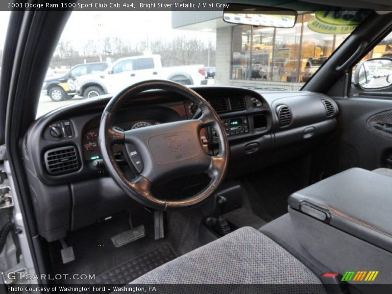 Dashboard of 2001 Ram 1500 Sport Club Cab 4x4