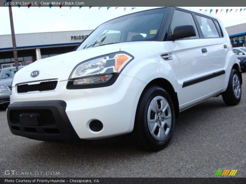 Clear White / Black Cloth 2010 Kia Soul 1.6