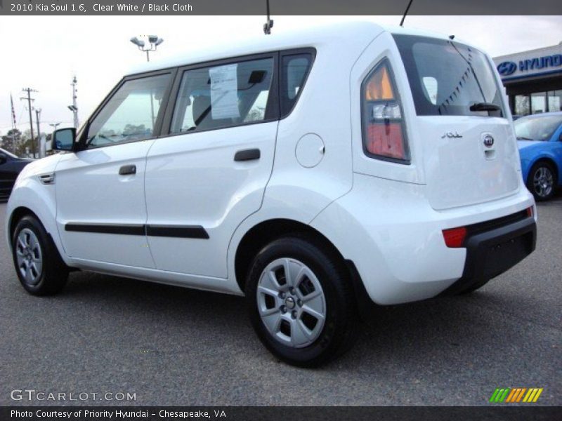 Clear White / Black Cloth 2010 Kia Soul 1.6