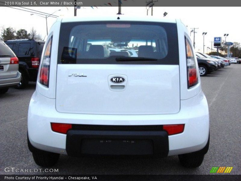 Clear White / Black Cloth 2010 Kia Soul 1.6