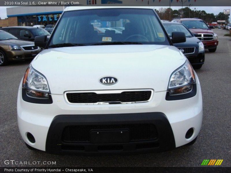 Clear White / Black Cloth 2010 Kia Soul 1.6