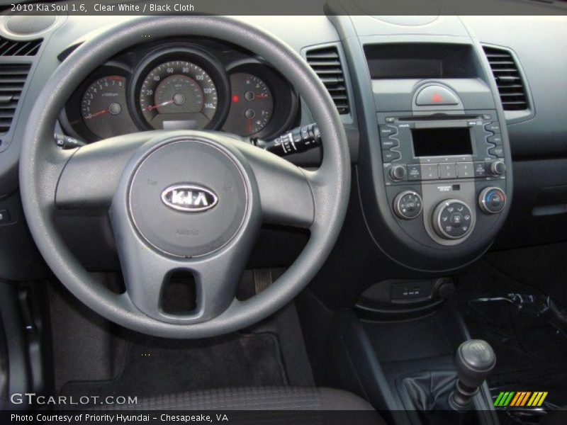 Clear White / Black Cloth 2010 Kia Soul 1.6