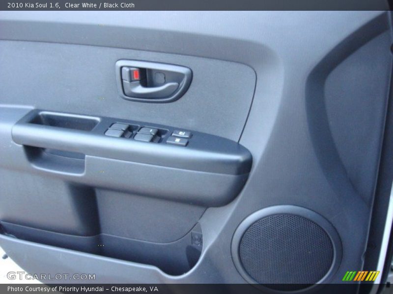 Clear White / Black Cloth 2010 Kia Soul 1.6