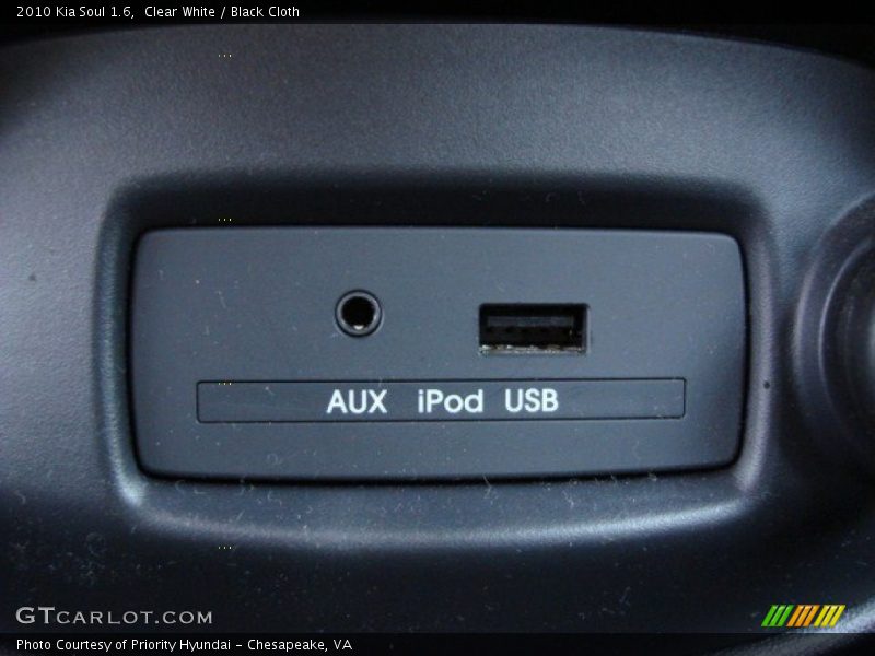 Clear White / Black Cloth 2010 Kia Soul 1.6