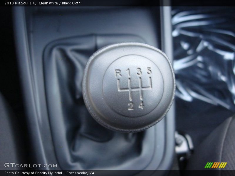 Clear White / Black Cloth 2010 Kia Soul 1.6