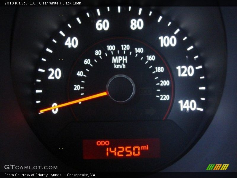 Clear White / Black Cloth 2010 Kia Soul 1.6