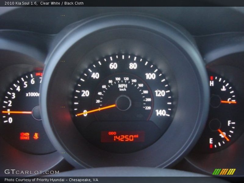 Clear White / Black Cloth 2010 Kia Soul 1.6