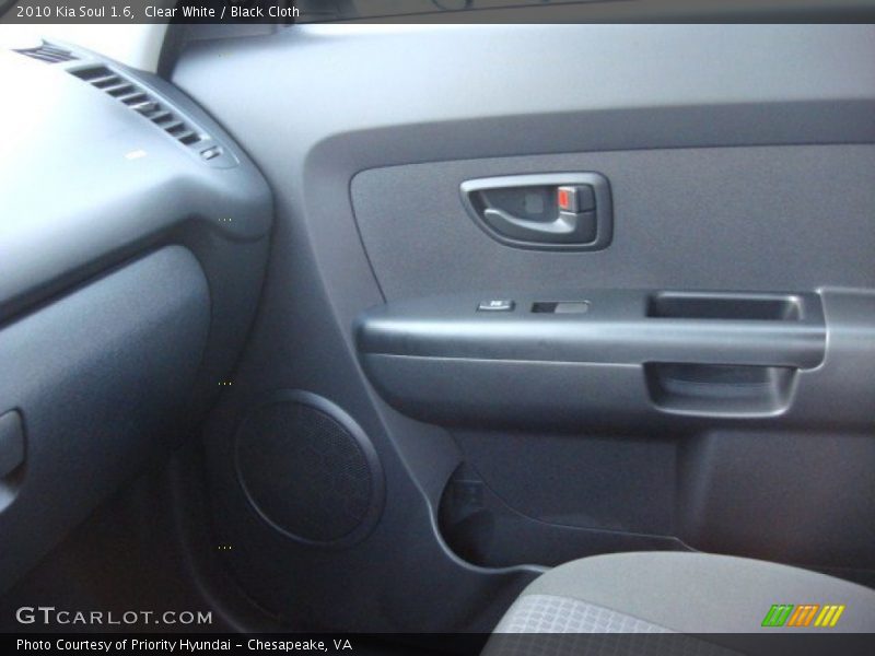 Clear White / Black Cloth 2010 Kia Soul 1.6