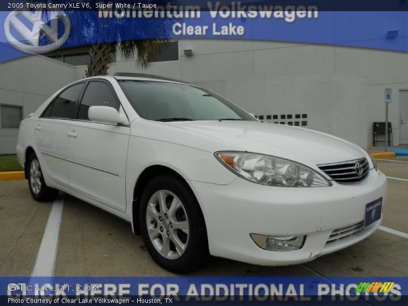 Super White / Taupe 2005 Toyota Camry XLE V6