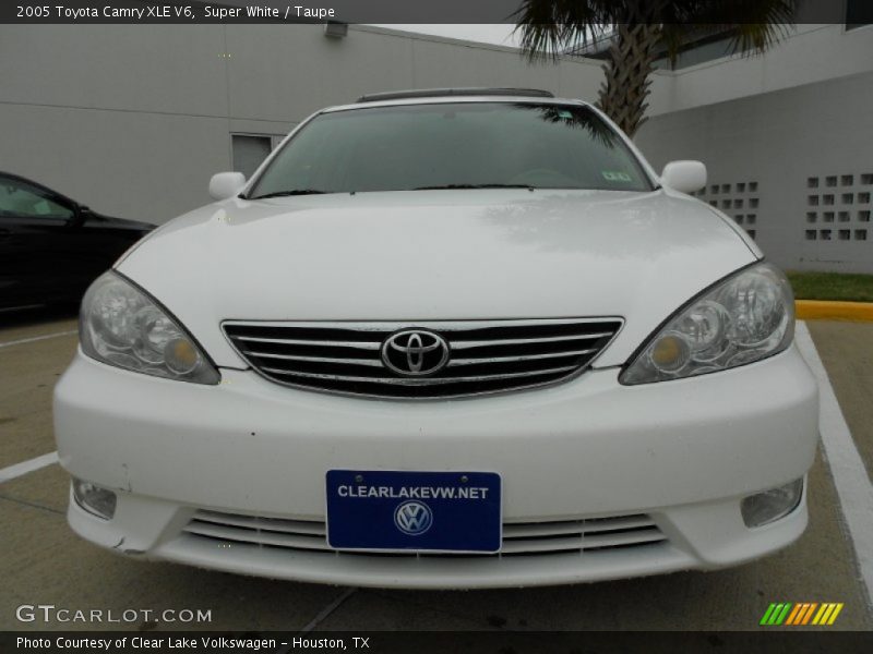 Super White / Taupe 2005 Toyota Camry XLE V6