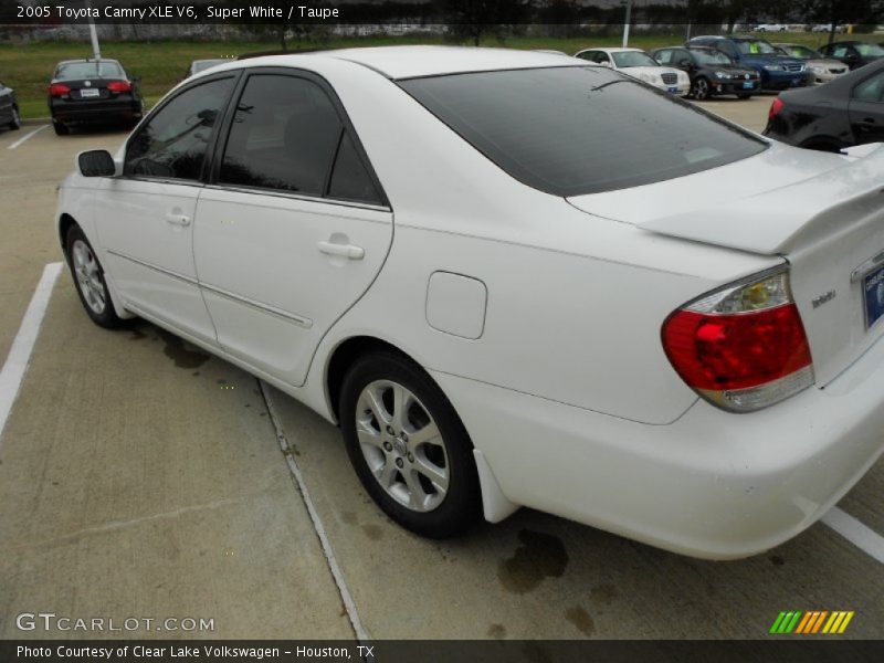 Super White / Taupe 2005 Toyota Camry XLE V6