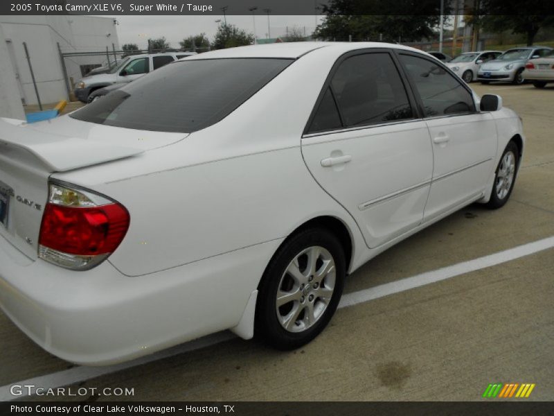 Super White / Taupe 2005 Toyota Camry XLE V6