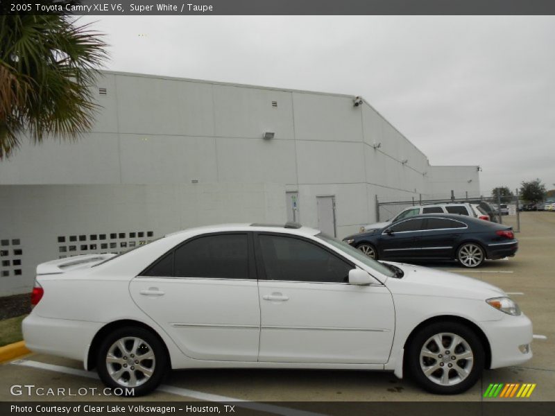 Super White / Taupe 2005 Toyota Camry XLE V6