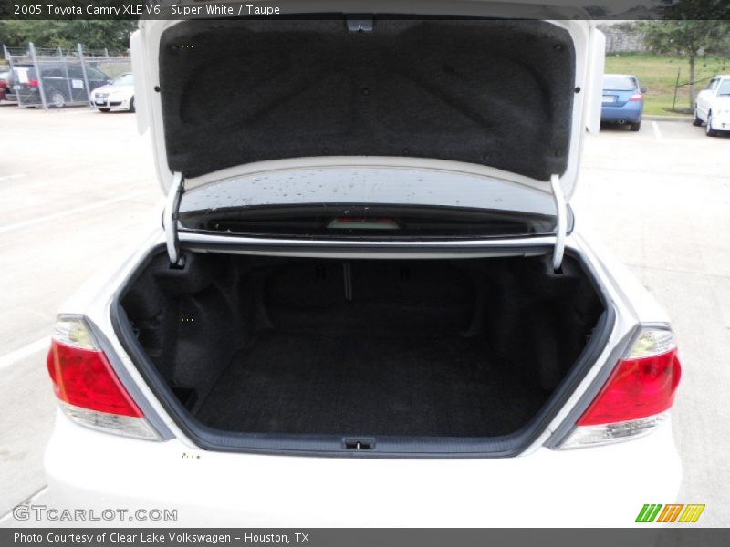 Super White / Taupe 2005 Toyota Camry XLE V6