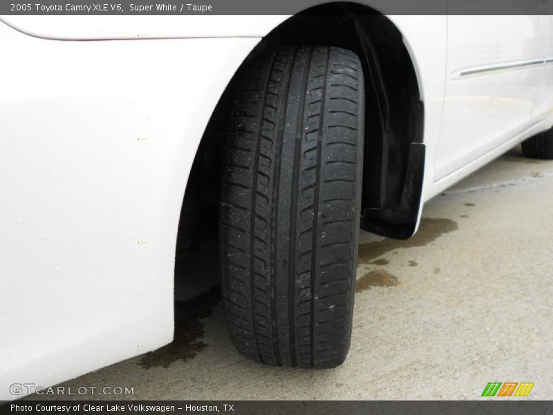 Super White / Taupe 2005 Toyota Camry XLE V6