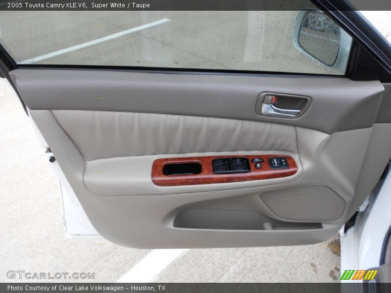 Super White / Taupe 2005 Toyota Camry XLE V6