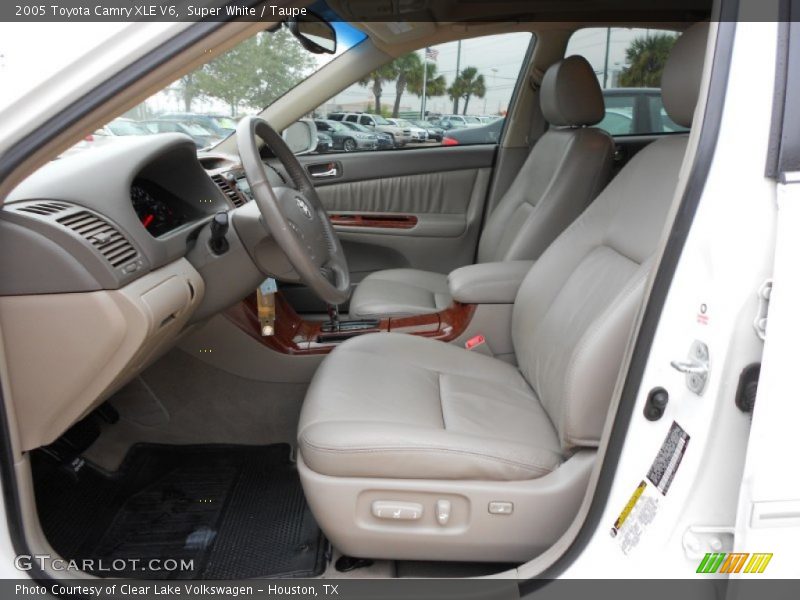 Super White / Taupe 2005 Toyota Camry XLE V6
