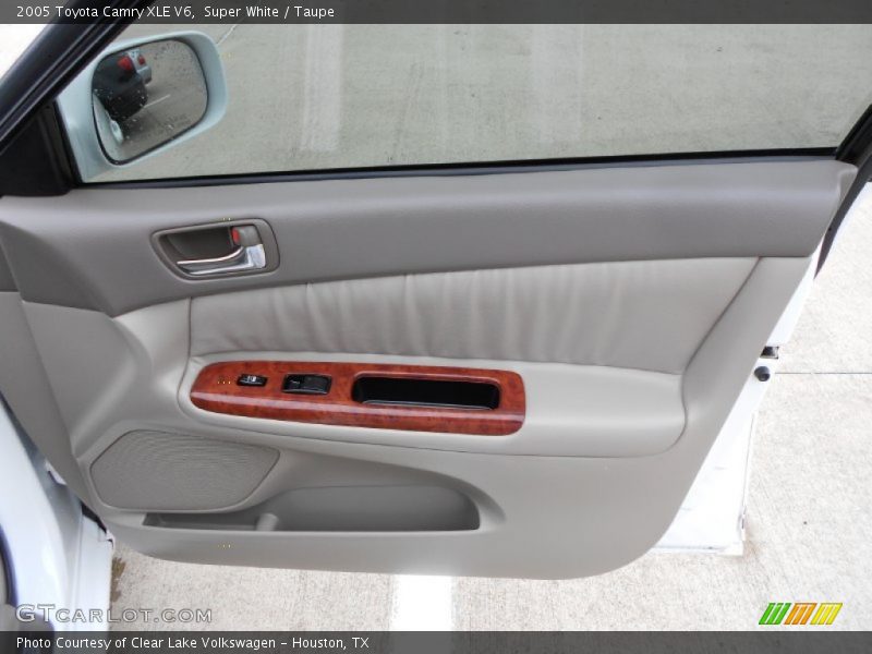 Super White / Taupe 2005 Toyota Camry XLE V6