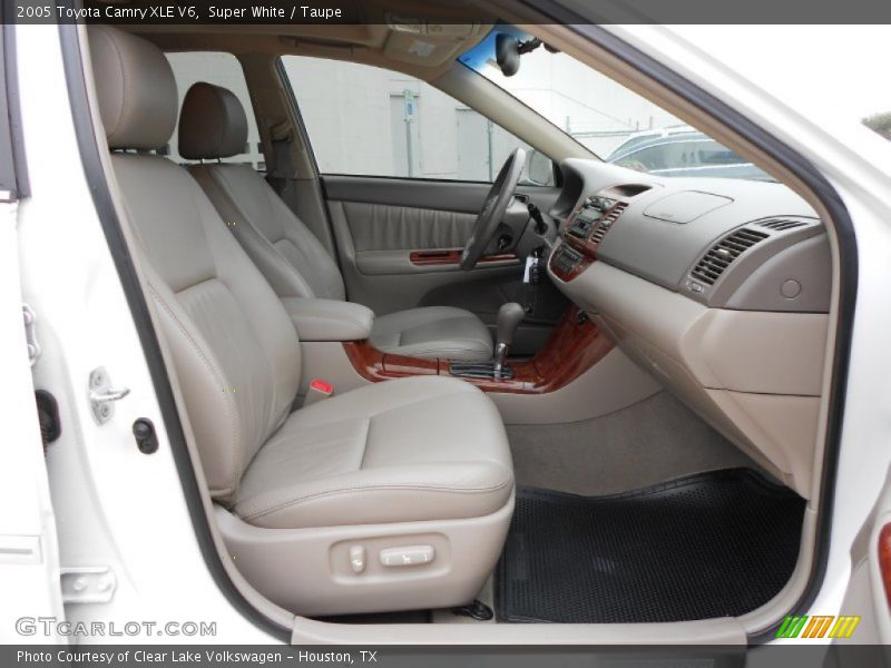 Super White / Taupe 2005 Toyota Camry XLE V6