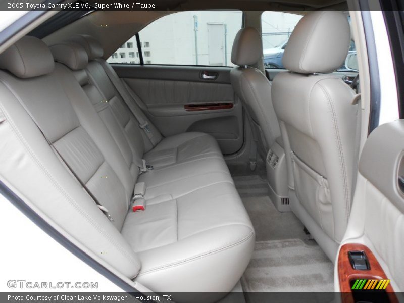 Super White / Taupe 2005 Toyota Camry XLE V6
