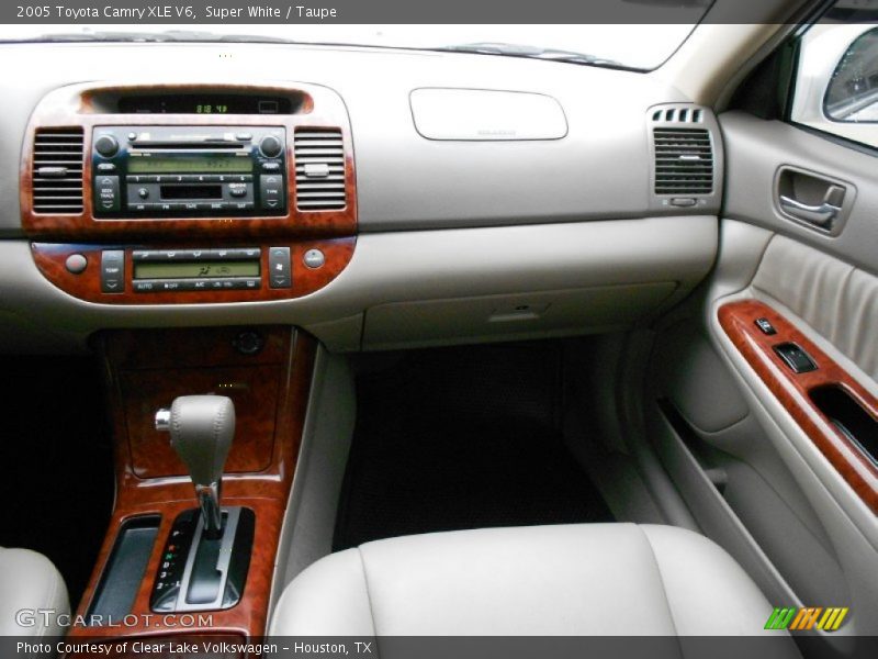 Super White / Taupe 2005 Toyota Camry XLE V6