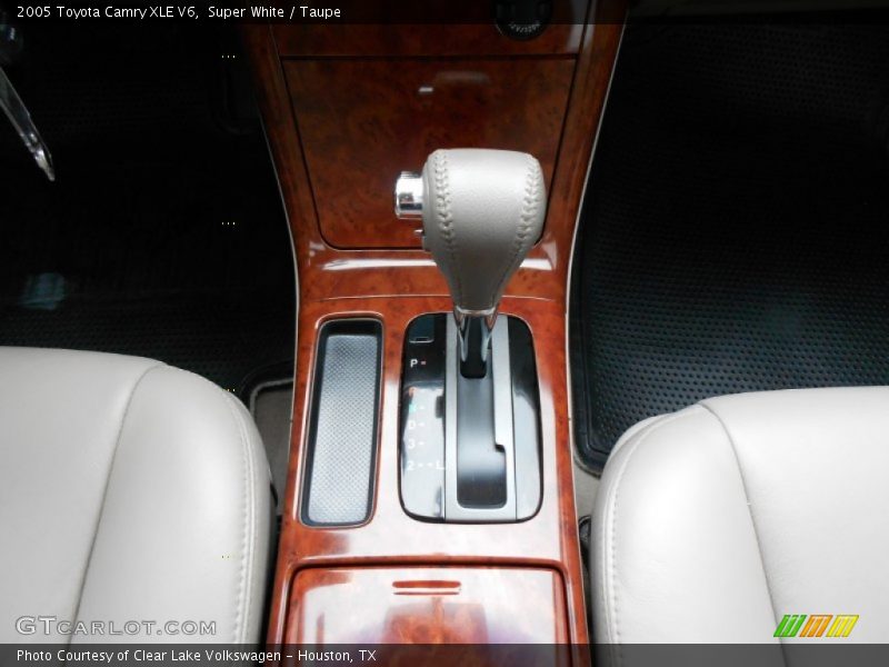 Super White / Taupe 2005 Toyota Camry XLE V6