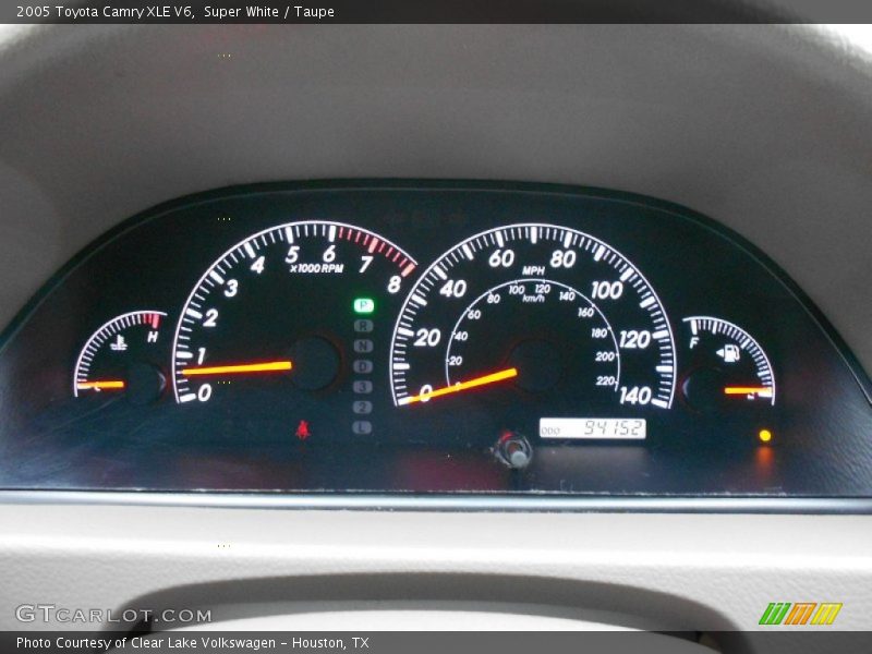 Super White / Taupe 2005 Toyota Camry XLE V6