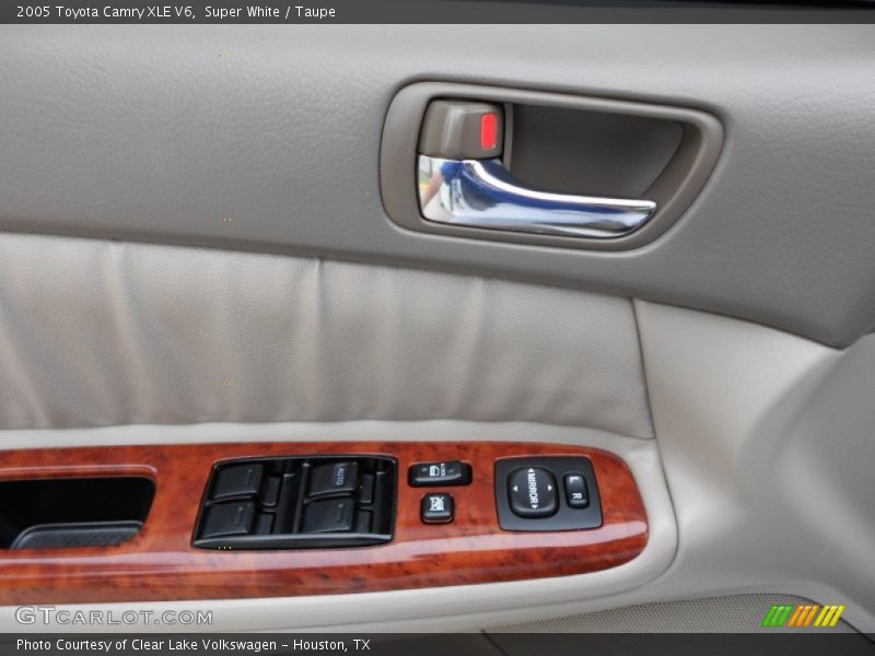 Super White / Taupe 2005 Toyota Camry XLE V6